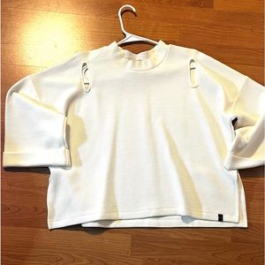 Very cheek polyester off white wide fitted long sleeve.